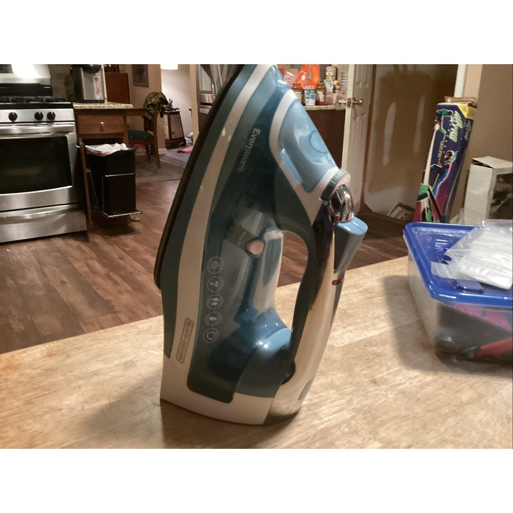 BLACK+DECKER EvenSteam Steam Iron ICR15X Blue Retractable Cord 1200W Nonstick